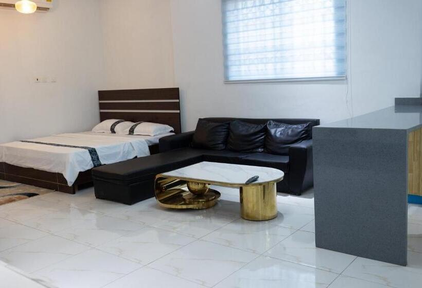 تختخواب و صبحانه Atom Height Apartment