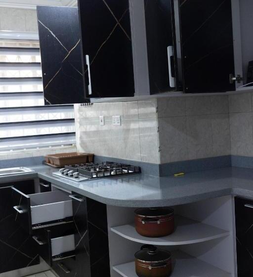 تختخواب و صبحانه Atom Height Apartment