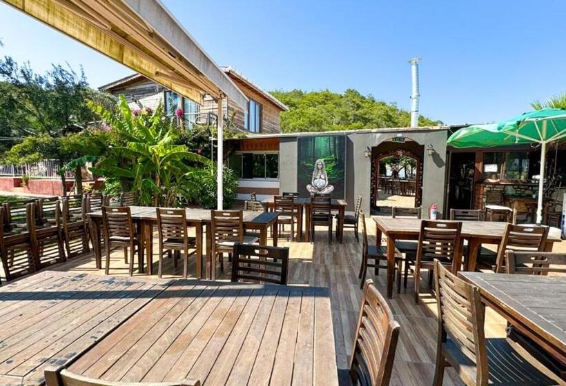 مبيت وإفطار Gaia Bungalow