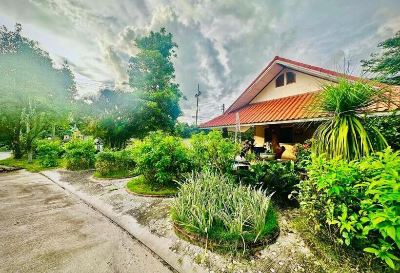 בית מלון כפרי แฮปปี้รีสอร์ทเขื่องใน