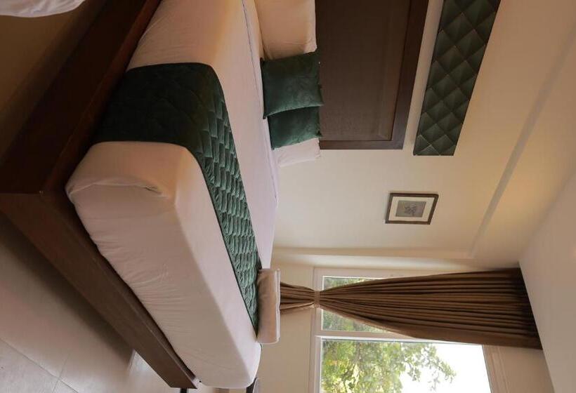 호텔 Aavudai Grand