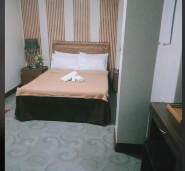 هتل Daily Travellers Inn & Suites