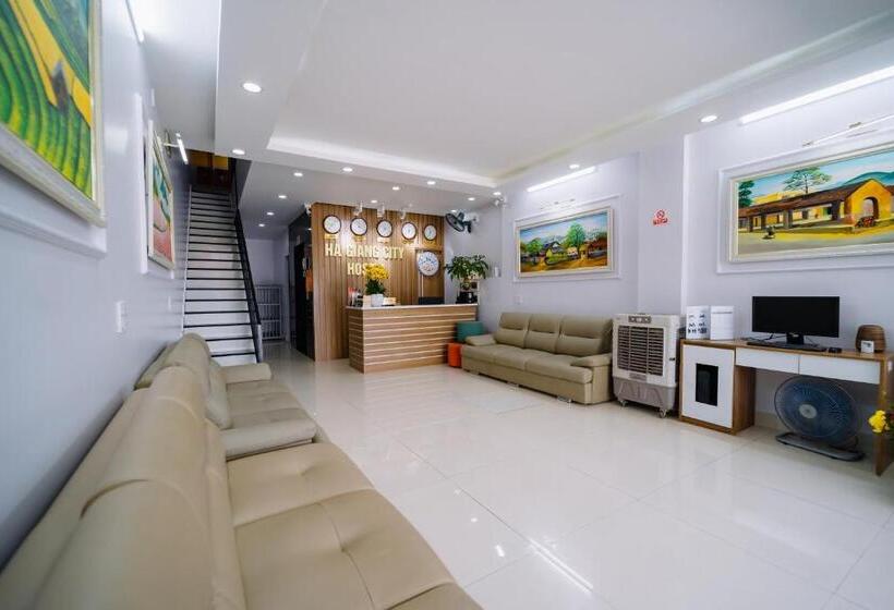 هتل Ha Giang City Hostel