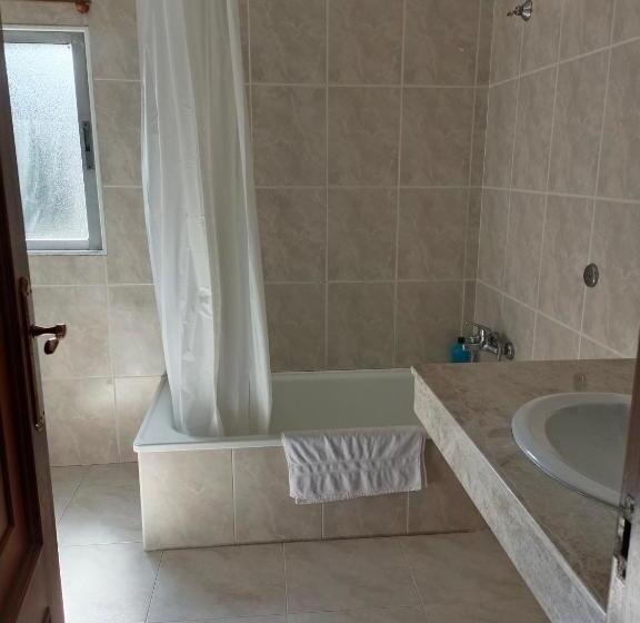 هتل Hostal Cafeteria Chocolate & Menta Redondela