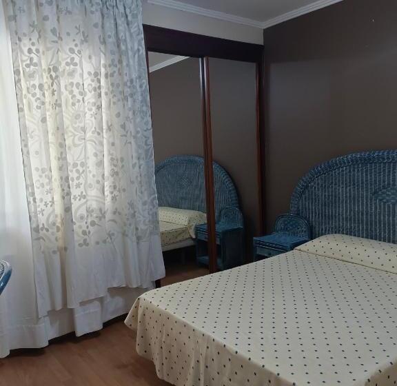 هتل Hostal Cafeteria Chocolate & Menta Redondela