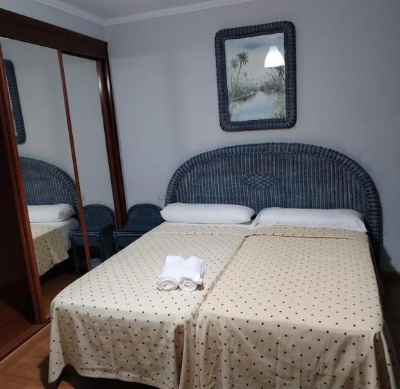 هتل Hostal Cafeteria Chocolate & Menta Redondela