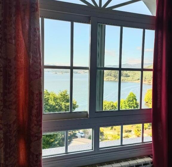 هتل Hostal Cafeteria Chocolate & Menta Redondela