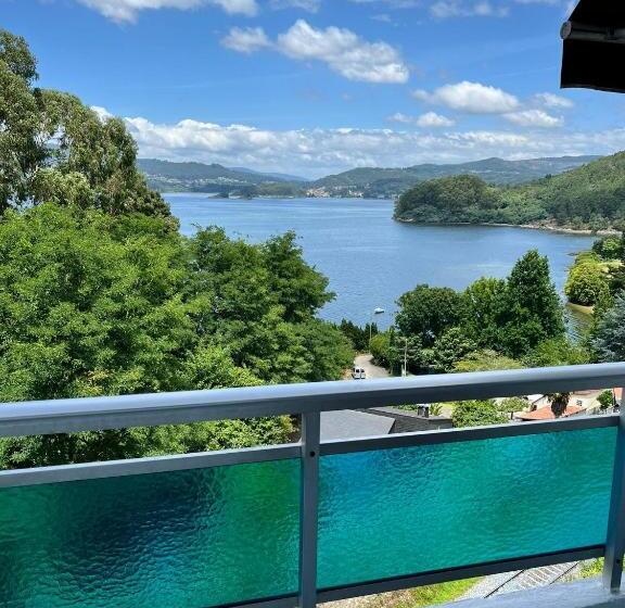 هتل Hostal Cafeteria Chocolate & Menta Redondela