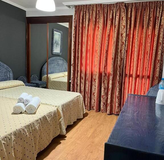 هتل Hostal Cafeteria Chocolate & Menta Redondela