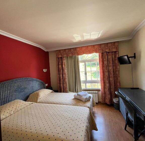 هتل Hostal Cafeteria Chocolate & Menta Redondela