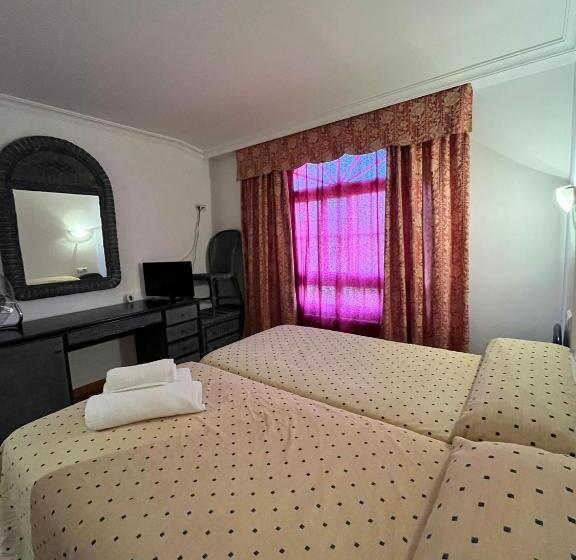 هتل Hostal Cafeteria Chocolate & Menta Redondela