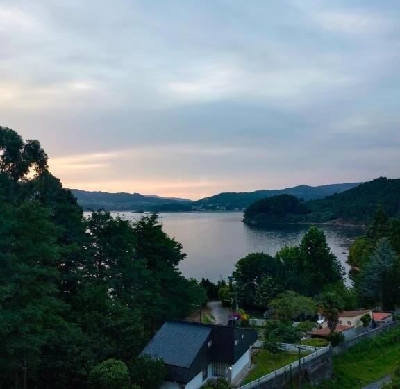 هتل Hostal Cafeteria Chocolate & Menta Redondela