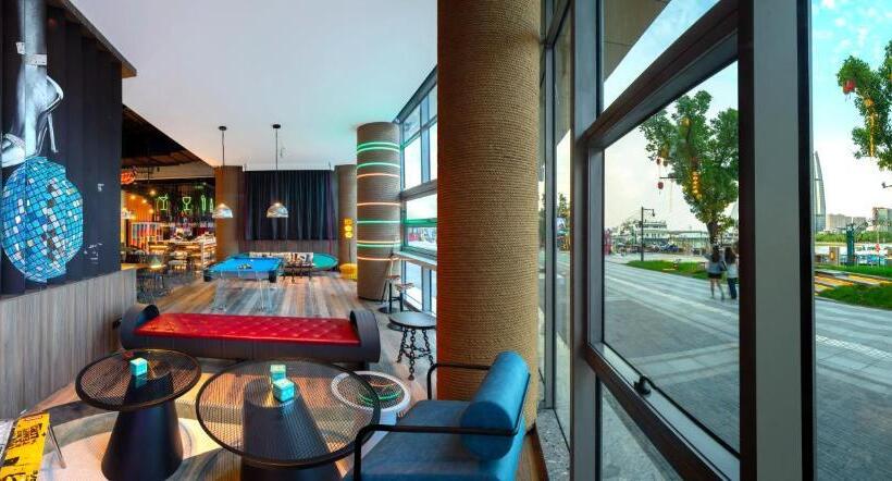 Отель Moxy Ningbo Old Bund