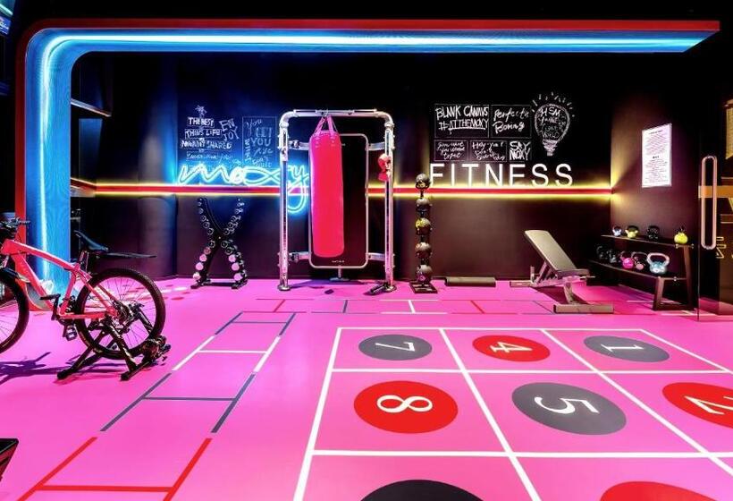 Отель Moxy Ningbo Old Bund