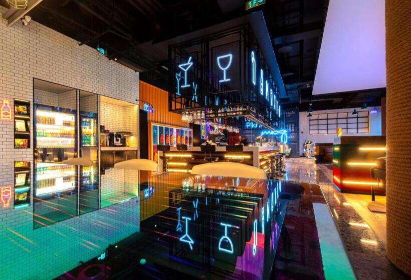 Отель Moxy Ningbo Old Bund
