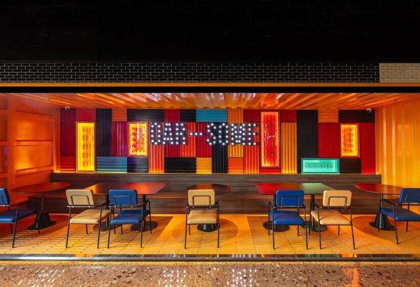 Отель Moxy Ningbo Old Bund