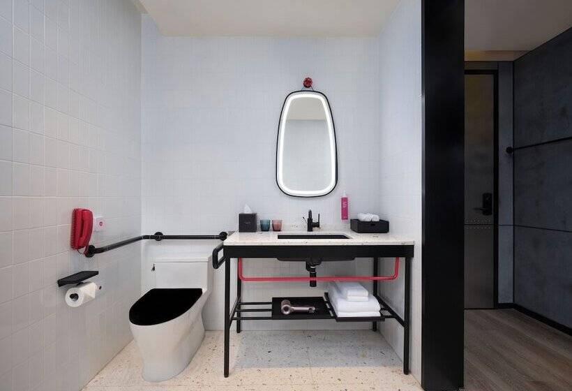 Отель Moxy Ningbo Old Bund