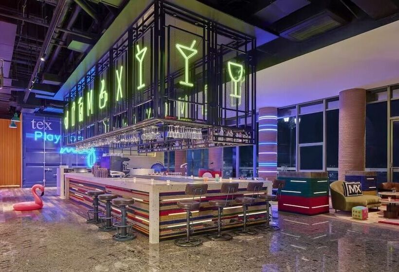 Отель Moxy Ningbo Old Bund