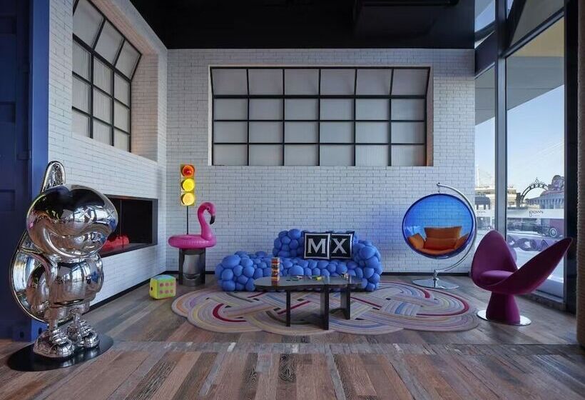 Отель Moxy Ningbo Old Bund