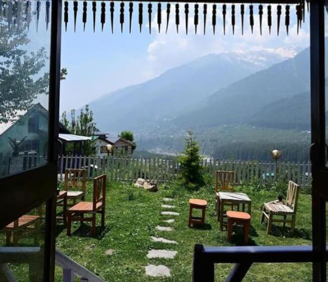 هتل Muse Meadow Huts & Homestay