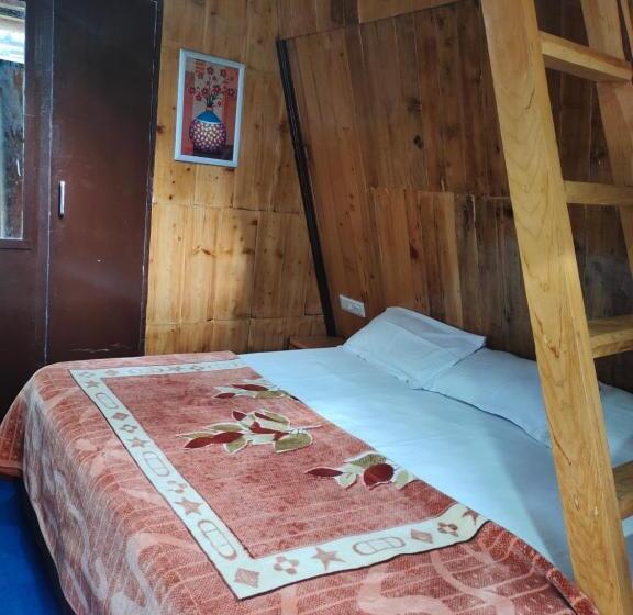 هتل Muse Meadow Huts & Homestay