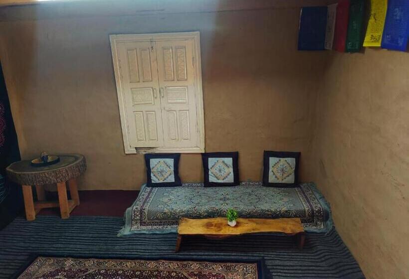 هتل Muse Meadow Huts & Homestay