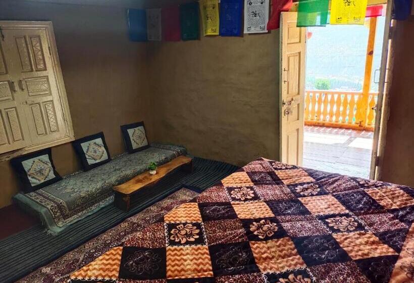 هتل Muse Meadow Huts & Homestay