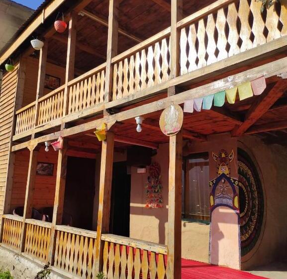 هتل Muse Meadow Huts & Homestay