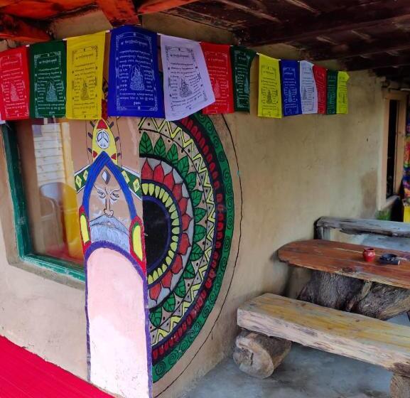 هتل Muse Meadow Huts & Homestay