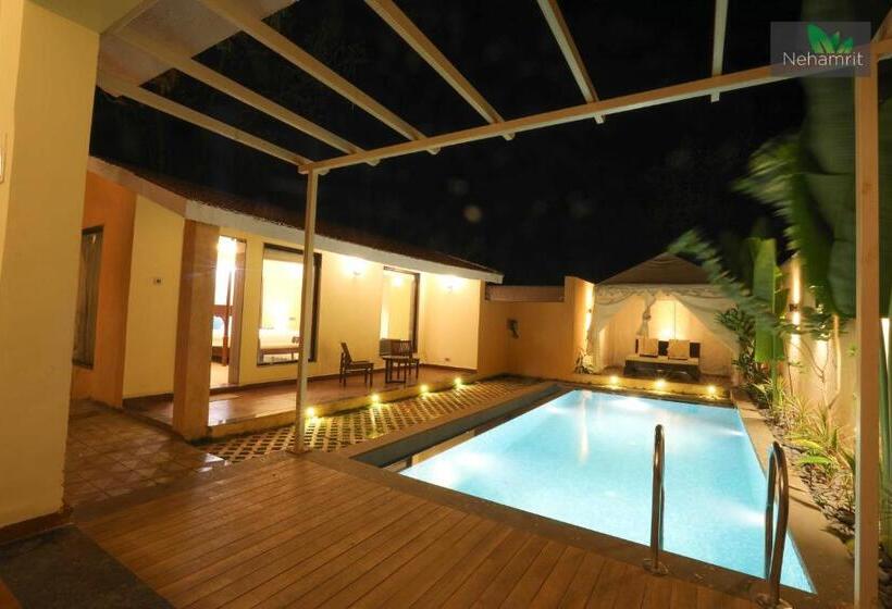 בית מלון כפרי Nehamrit Farms  Nr Malshej Ghat With Pool