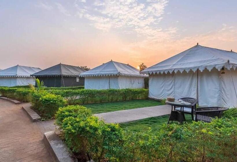 ホテル Nehamrit Farms  Nr Malshej Ghat With Pool