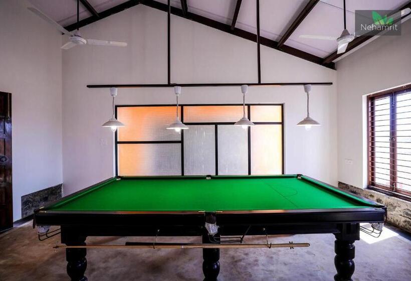 בית מלון כפרי Nehamrit Farms  Nr Malshej Ghat With Pool