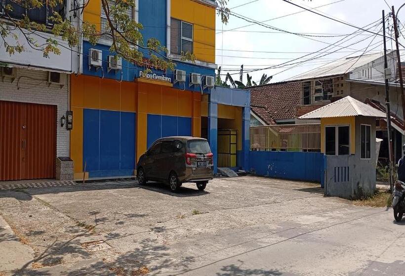 Отель Oyo 94133 Homestay Puspa Gemilang Syariah