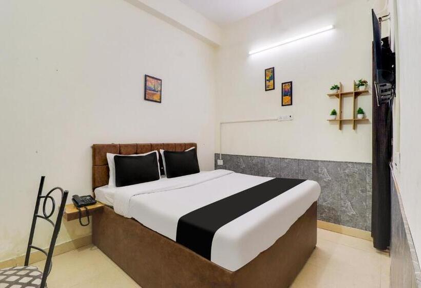 בית מלון כפרי Oyo Second Home Residency