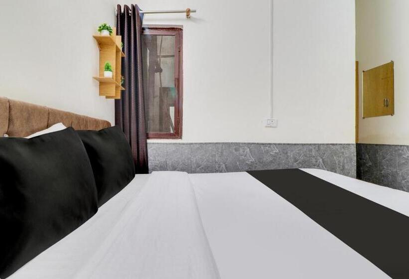 בית מלון כפרי Oyo Second Home Residency