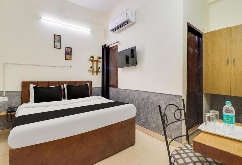 בית מלון כפרי Oyo Second Home Residency