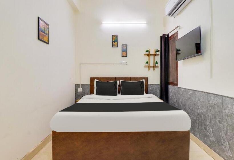 בית מלון כפרי Oyo Second Home Residency