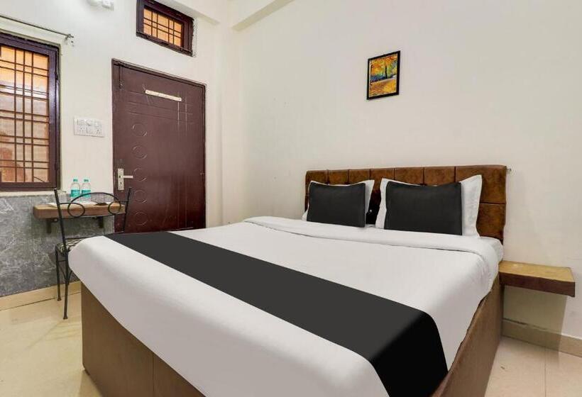 בית מלון כפרי Oyo Second Home Residency