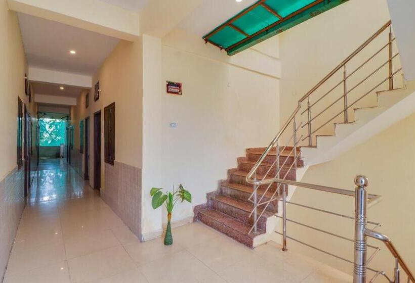 בית מלון כפרי Oyo Second Home Residency