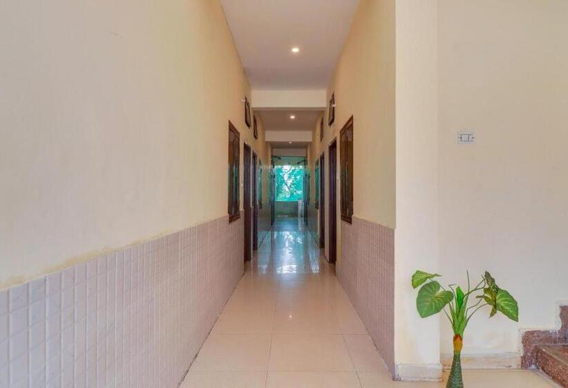 בית מלון כפרי Oyo Second Home Residency