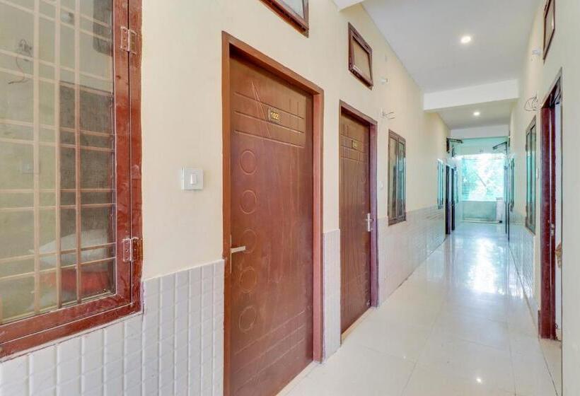 בית מלון כפרי Oyo Second Home Residency