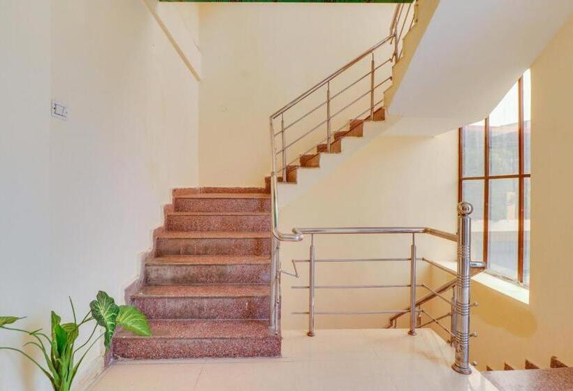 בית מלון כפרי Oyo Second Home Residency