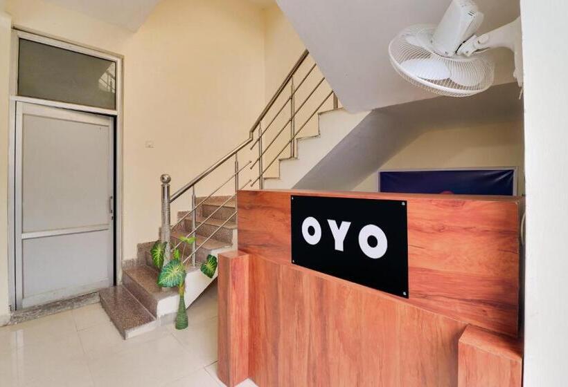בית מלון כפרי Oyo Second Home Residency