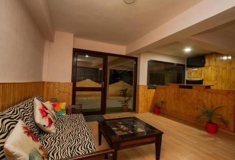 هتل Pinaak Rosett