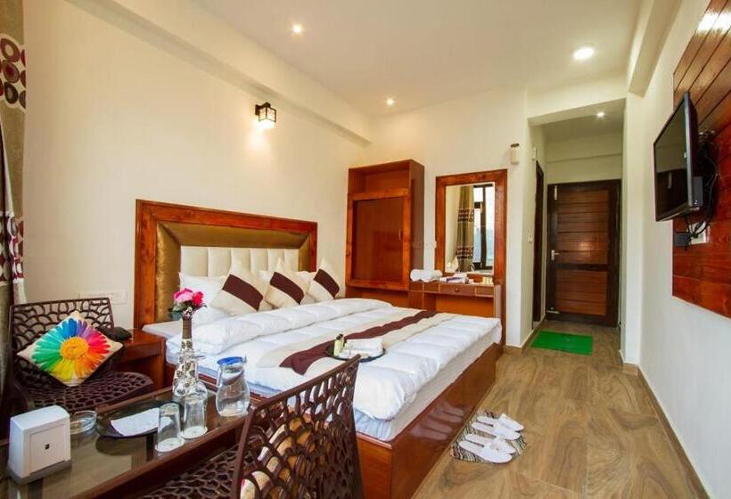 هتل Pinaak Rosett