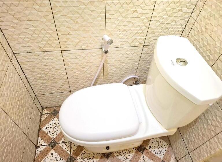 Отель Reddoorz Near Alun Alun Jepara