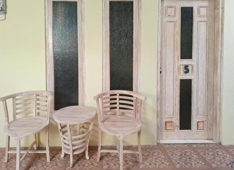 Отель Reddoorz Near Alun Alun Jepara