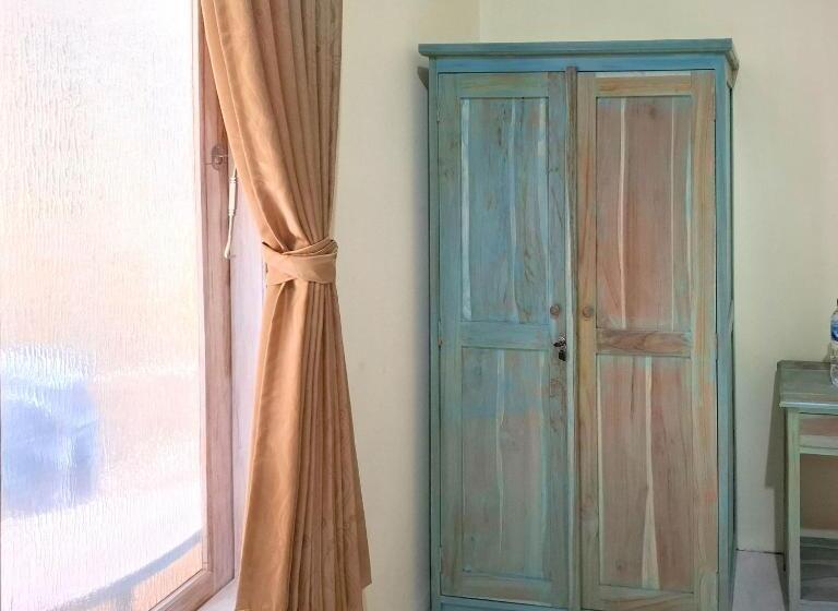 Отель Reddoorz Near Alun Alun Jepara