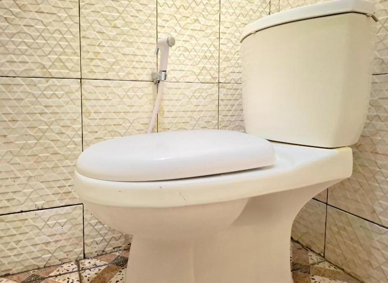 Отель Reddoorz Near Alun Alun Jepara