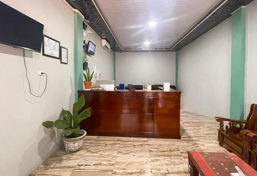 בית מלון כפרי Reddoorz Near Kantor Bupati Tapanuli Tengah Aek Tolang